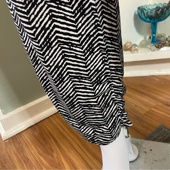 Chicos Sz 1 Bundle of 2 Wild Geometric Tribal Pants Animal Print Size 8 Zigzag - Picture 6 of 16